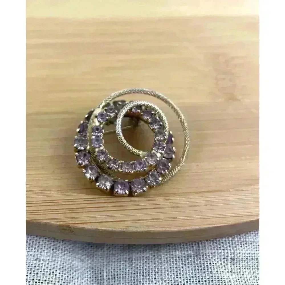 VTG Lavender Clear Glass Rhinestone Oval Gold Tone Brooch‎